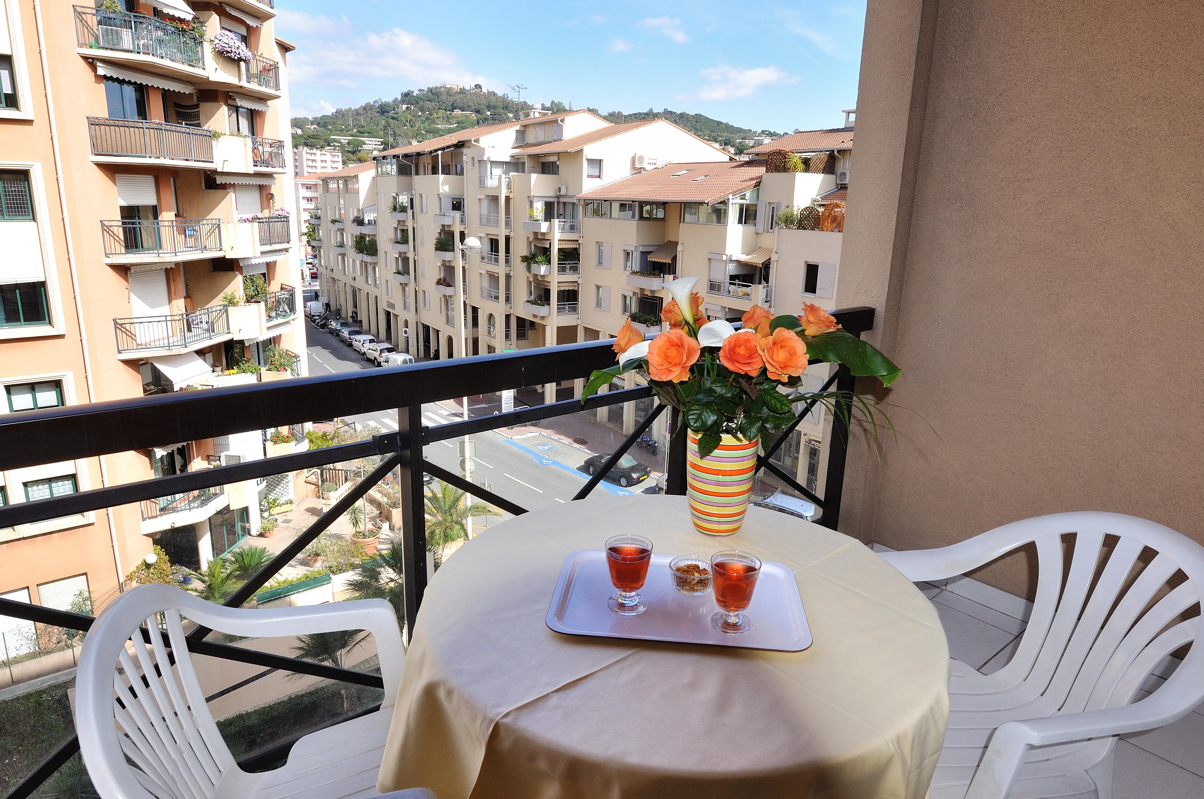 HOTEL RESIDHOTEL VILLA MAUPASSANT CANNES 2* (France) - from £ 53 | HOTELMIX